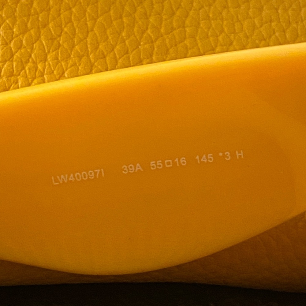 Loewe sunglasses. Perfect condition. Never worn - Picture 2 of 3